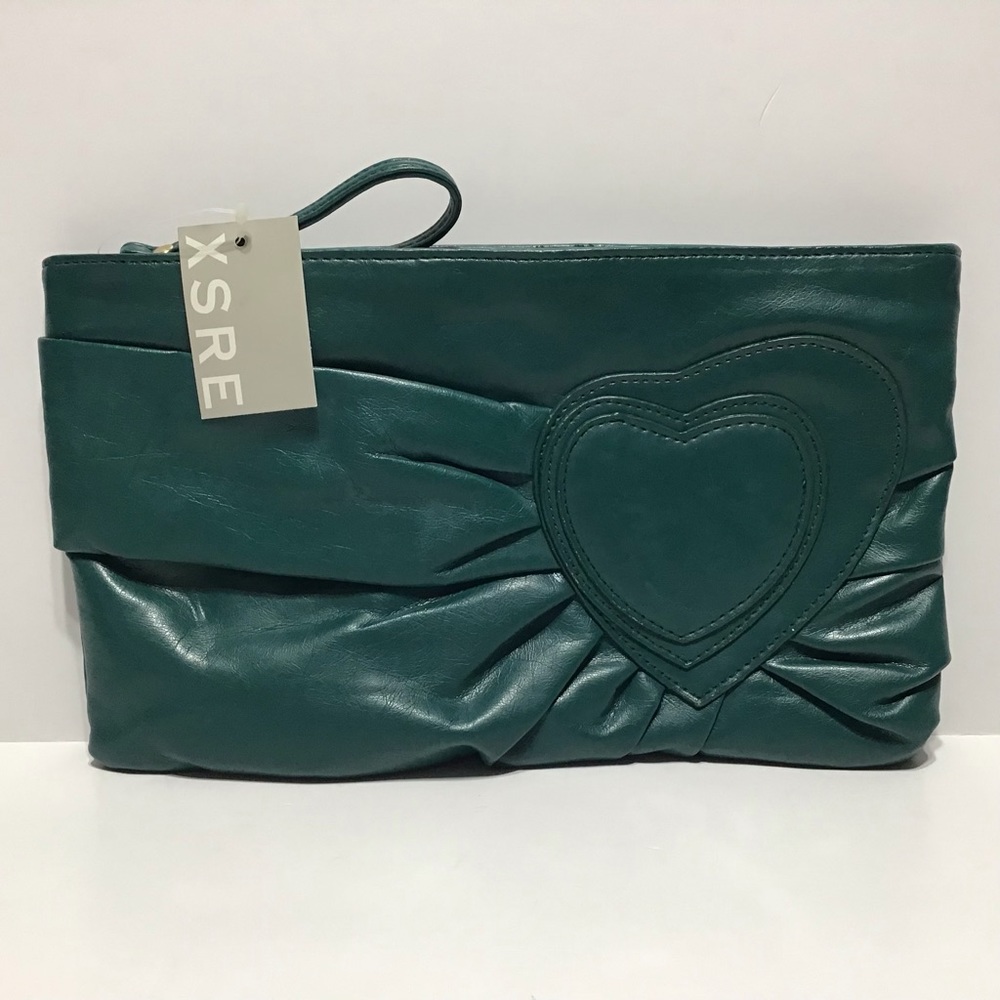 Women's XSRE Fashion Green Heart Wristlet Clutch Purse Bag NWT